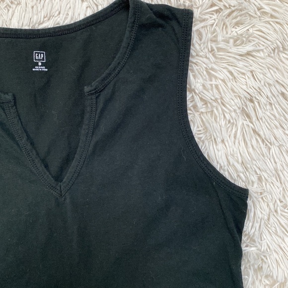 Gap Split Neck Tank Top 💗 Black - Picture 7 of 10